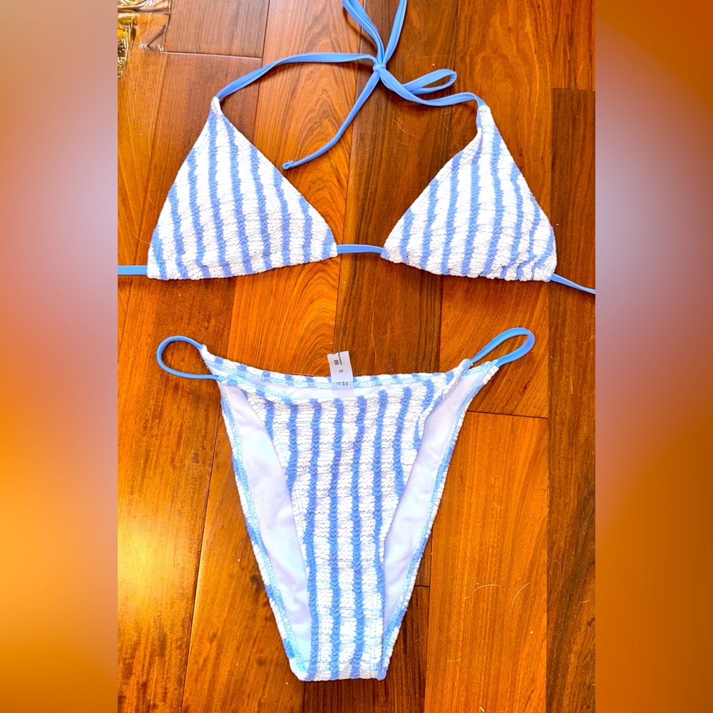 Adorable never worn blue striped bikini